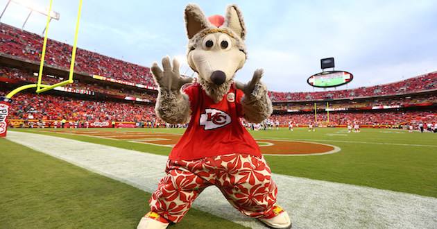 2016-KCvNOS-134, Kansas CIty Chiefs mascot KC Wolf dances w…