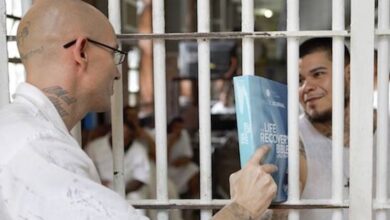 bibles prisoners