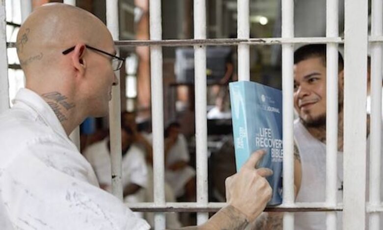 bibles prisoners
